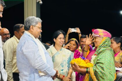 ನಾಡಿಗೆ ಅನ್ನ ಕೊಡೋ ದೊರೆ ನಿನ್ನ ಕೈ ಮೇಲಾಗ್ಲಿ: ಸಿಎಂಗೆ ಅಕ್ಕಾತಾಯಿಯ ಆಶೀರ್ವಾದ