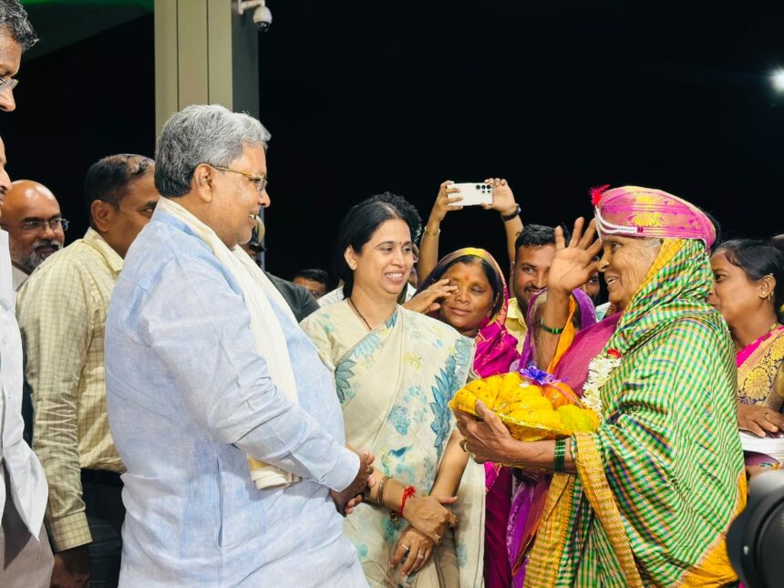 ನಾಡಿಗೆ ಅನ್ನ ಕೊಡೋ ದೊರೆ ನಿನ್ನ ಕೈ ಮೇಲಾಗ್ಲಿ: ಸಿಎಂಗೆ ಅಕ್ಕಾತಾಯಿಯ ಆಶೀರ್ವಾದ