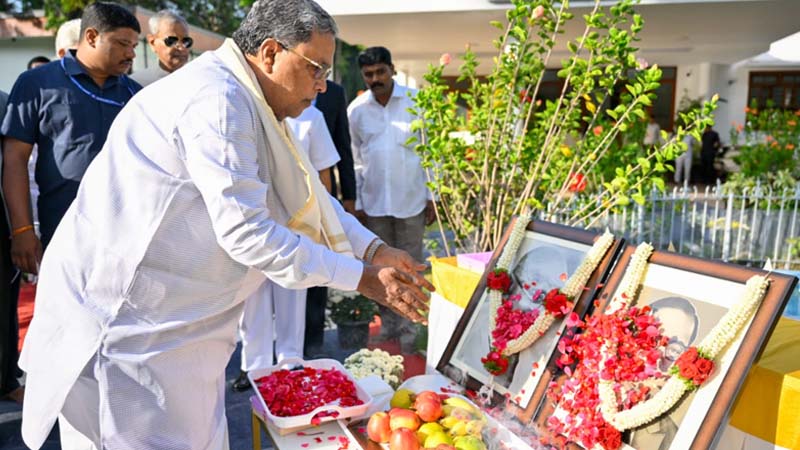 ಸ್ವಾತಂತ್ರ್ಯೋತ್ಸವ ಹಬ್ಬ – ಧ್ವಜಾರೋಹಣ ನೆರವೇರಿಸಿದ ಸಿಎಂ ಸಿದ್ದರಾಮಯ್ಯ