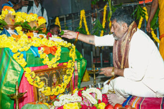 ಎತ್ತಿನಹೊಳೆ ಯೋಜನೆಗೆ ಚಾಲನೆ ಹಿನ್ನೆಲೆ ಹೋಮ – 9 ಪೂರ್ಣ ಕುಂಭಗಳಿಗೆ ಪೂಜೆ ಸಲ್ಲಿಸಿದ ಡಿಕೆಶಿ