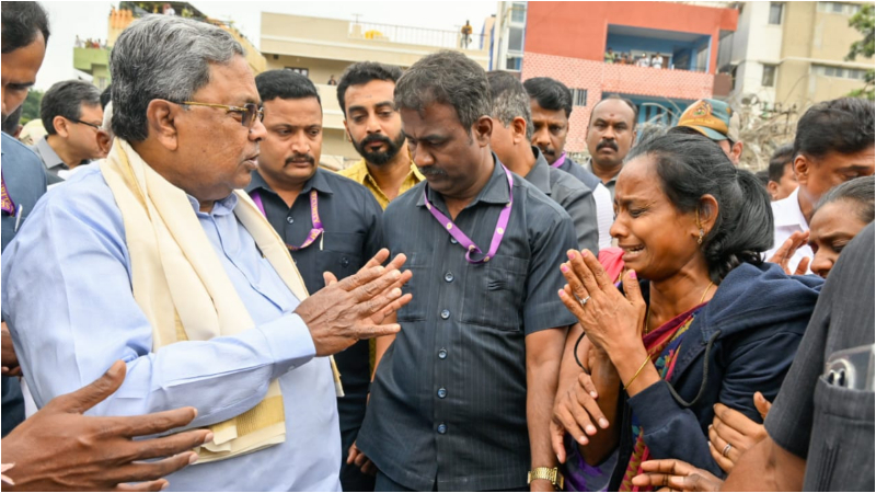 ಕಟ್ಟಡ ದುರಂತ ಸ್ಥಳಕ್ಕೆ ಭೇಟಿ ಕೊಟ್ಟ ಸಿಎಂ- ಮೃತರ ಕುಟುಂಬಕ್ಕೆ ತಲಾ 5 ಲಕ್ಷ ರೂ. ಪರಿಹಾರ ಘೋಷಣೆ