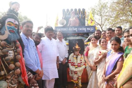 ಜ್ಯೋತಿ ಸ್ವಾಗತ- ಧ್ವಜಾರೋಹಣ, ಜಾನಪದ‌ ಕಲಾವಾಹಿನಿ ಸಂಗೊಳ್ಳಿ ಉತ್ಸವಕ್ಕೆ ಅದ್ಧೂರಿ ಚಾಲನೆ