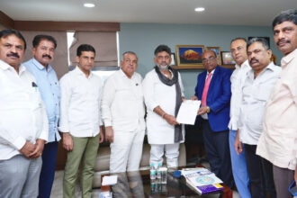 ಲೋಪದೋಷ ಸರಿಪಡಿಸುವಂತೆ ರಾಜ್ಯ ಚುನಾವಣಾ ಆಯೋಗಕ್ಕೆ ಡಿಕೆಶಿ ನೇತೃತ್ವದ ನಿಯೋಗ ಮನವಿ